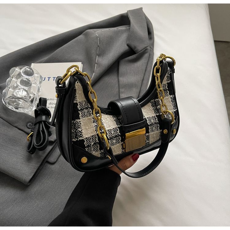 Luxuriöse Damentasche mit klassischem Design und Kette. Neue All-in-One-Umhängetasche im Retro-Stil mit Karomuster_voghion.com