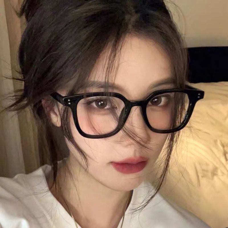 Internet celebrity black frame plain glasses Korean style trendy artifact blue light can be equipped with myopia flat mirror glasses frame radiation protection