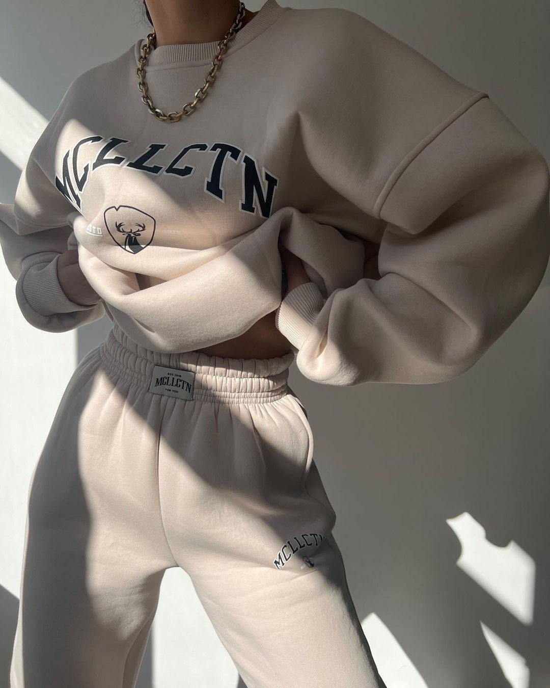 2023 Women's casual fashion printed thickened plush sweater long sleeved pants set_voghion.com