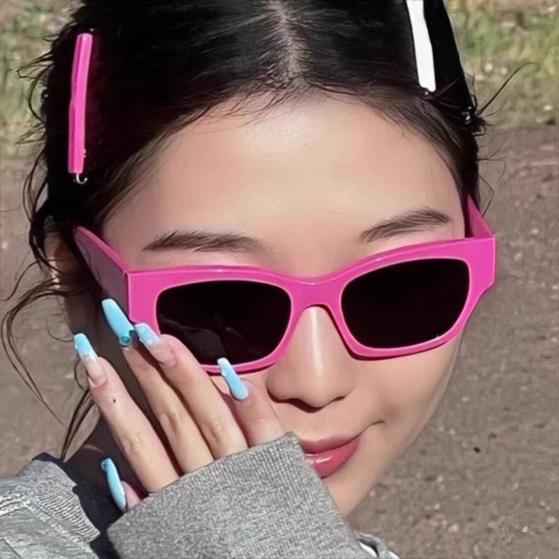 法式甜酷辣妹歐美ins風方形白框小臉墨鏡海邊度假偏光太陽鏡女潮