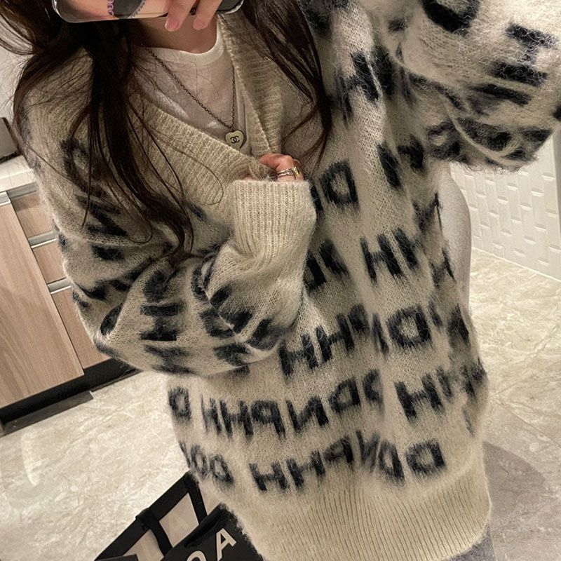 森系毛衣~下半身失蹤V領針織設計長款毛衣女新款秋冬加厚慵懶風