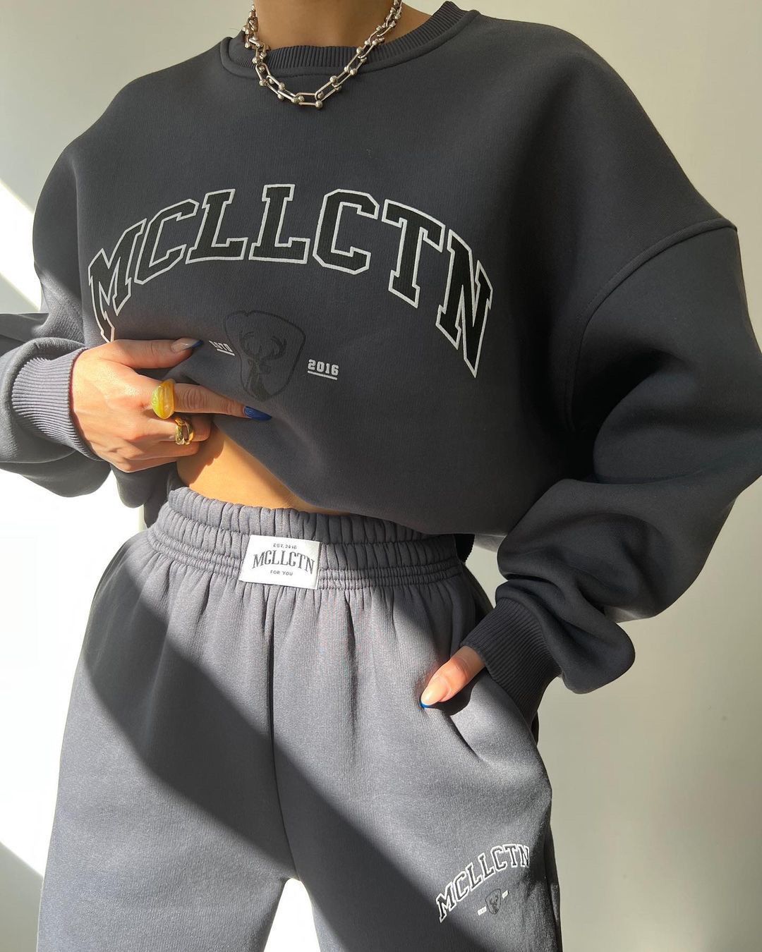 2023 Women's casual fashion printed thickened plush sweater long sleeved pants set_voghion.com
