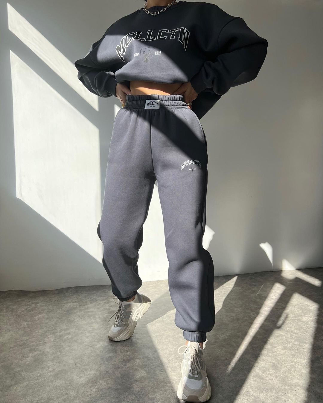2023 Women's casual fashion printed thickened plush sweater long sleeved pants set_voghion.com