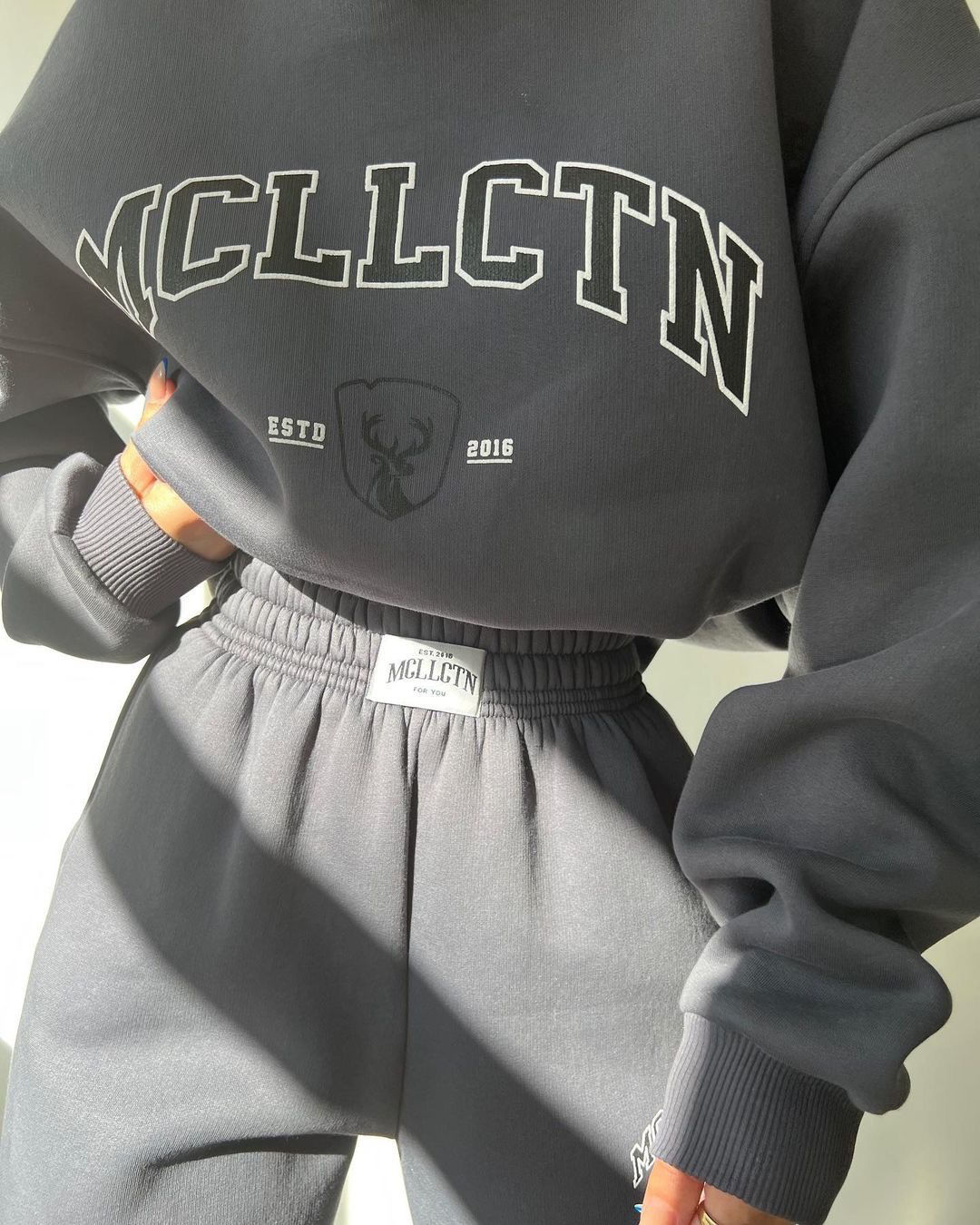 2023 Women's casual fashion printed thickened plush sweater long sleeved pants set_voghion.com