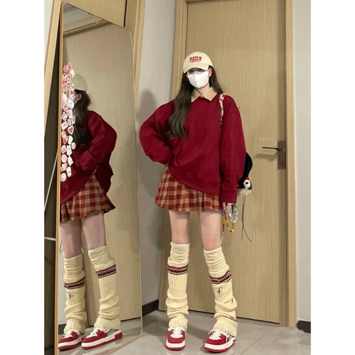 秋冬季小個子茶系穿搭紅色慵懶風衛衣格子百褶短裙減齡兩件套裝女