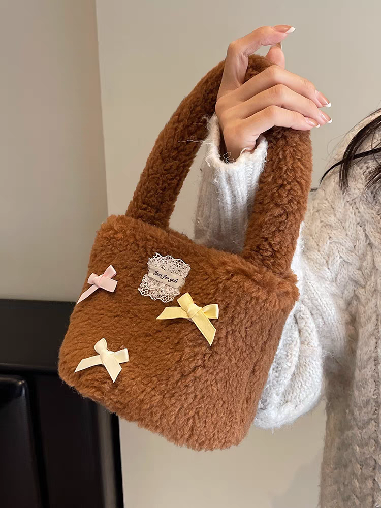 Lamb Plush Bag Women's Autumn and Winter Versatile 2023 New Fashion High-end Style Women's Portable Bucket Bag