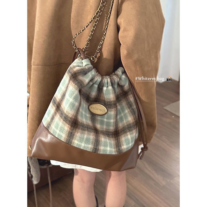 Retro College Style Backpack Women's Autumn and Winter 2023 New Trendy Korean Woolen Large Capacity Bucket Bag