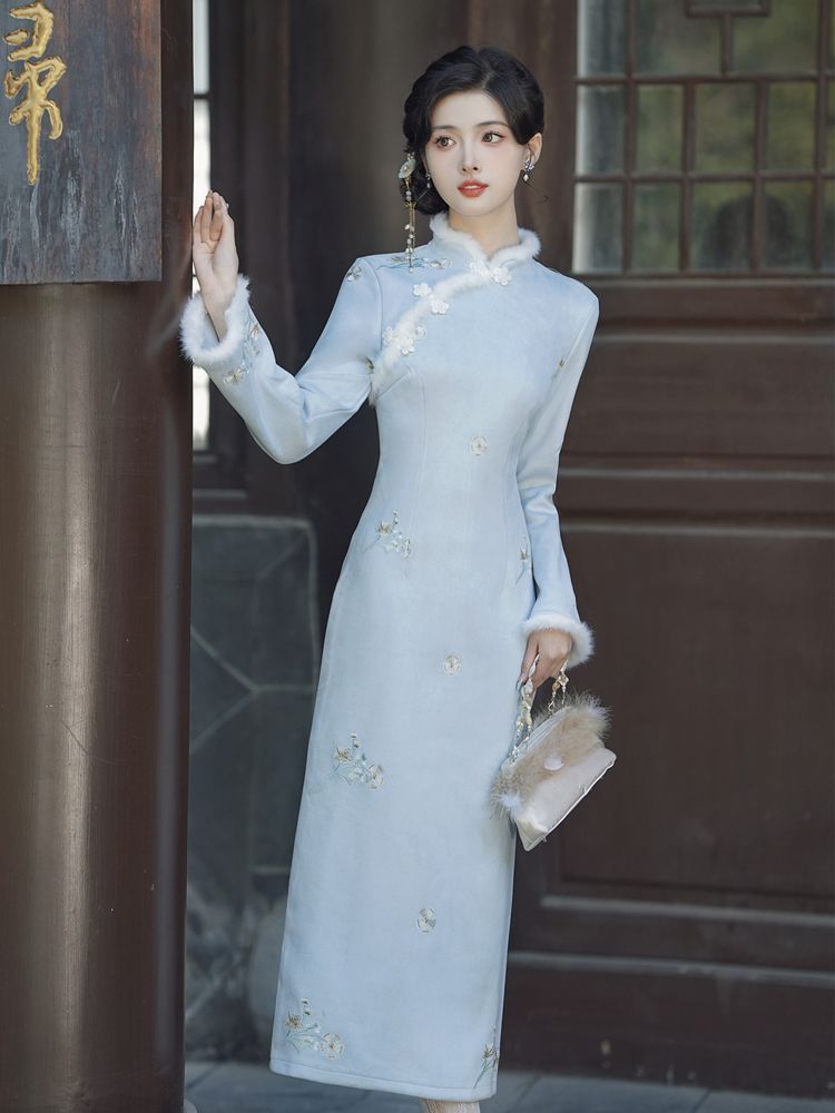 新中式國風刺繡旗袍藍色連衣裙女冬季2023新款收腰溫柔風氣質長裙