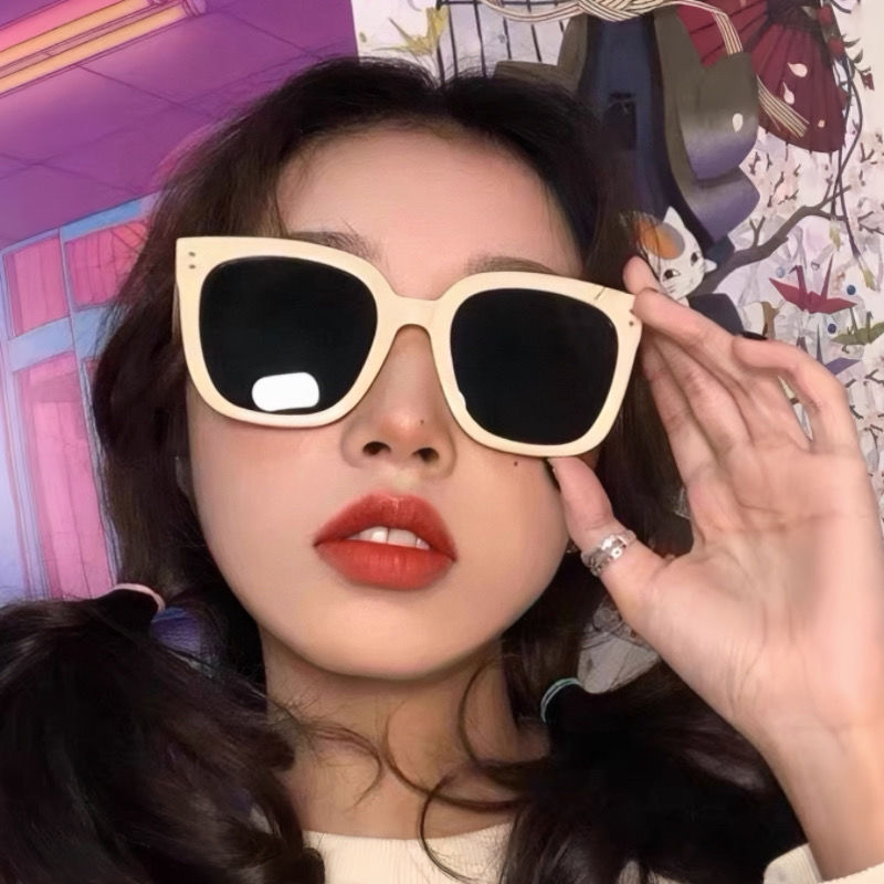 奶白色框墨鏡女夏防曬ins網紅海邊方形大臉圓臉顯瘦太陽鏡夏季潮