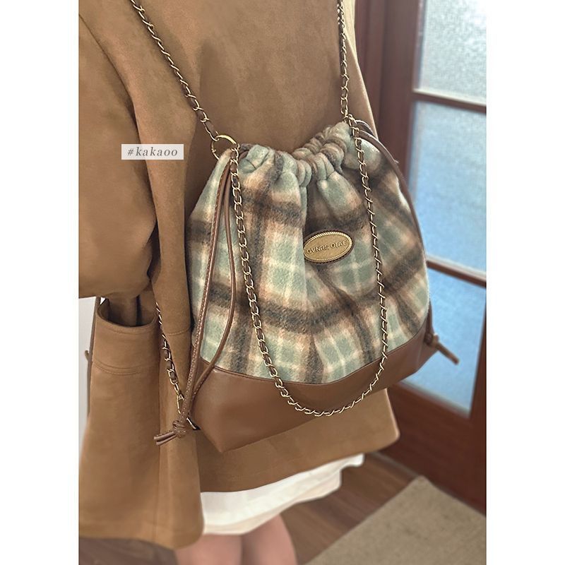 Retro College Style Backpack Women's Autumn and Winter 2023 New Trendy Korean Woolen Large Capacity Bucket Bag