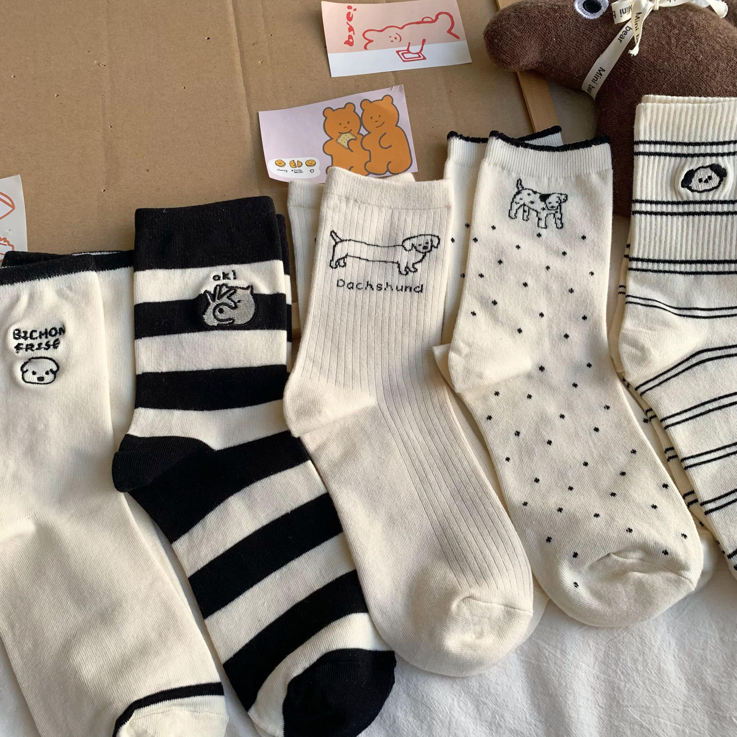 Early autumn socks for women, Korean version, mid-tube, Japanese style, cute cartoon, high-looking embroidered puppy, black and white, girlish heart, college style