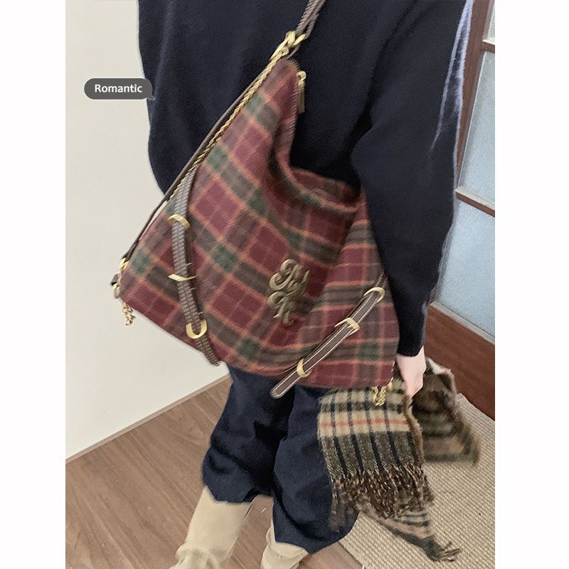 Retro Plaid Large Capacity Bag Women's 2023 New Trendy College Style Woolen Tote Bag Casual Single Backpack