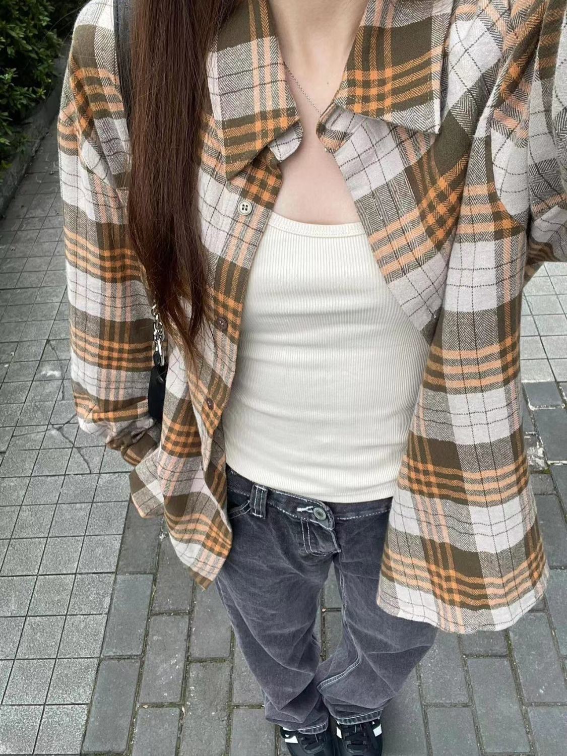 2023秋冬款卡其色格紋襯衫外套女內搭外穿寬鬆垂墜感慵懶長袖襯衣