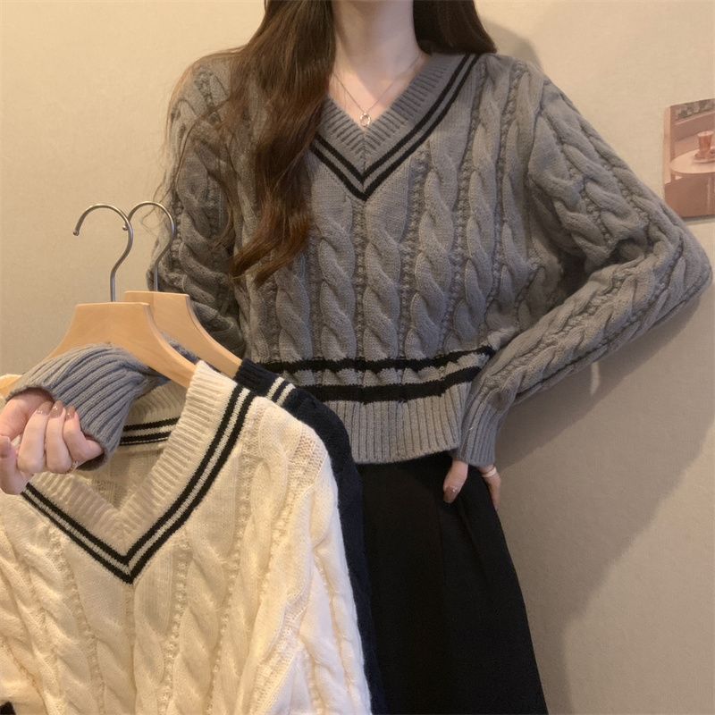 American college style v-neck twist short sweater for women autumn and winter new 2023 popular loose outer knitted top