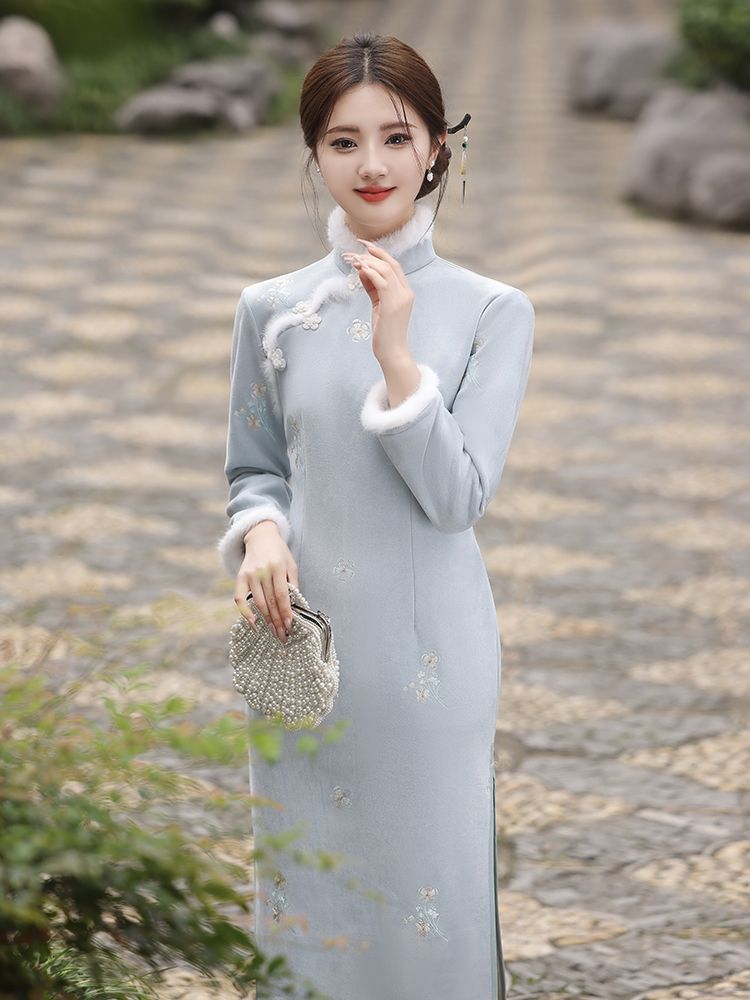 藍色毛領旗袍女冬季長袖2023新款新中式加絨加厚氣質高端繡花長款