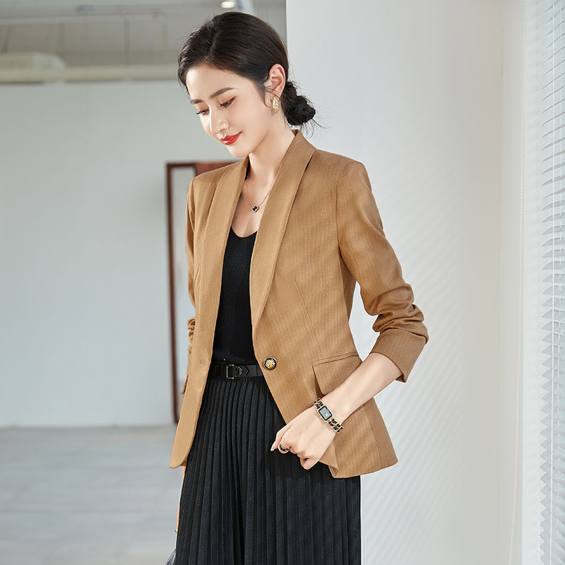 卡其色休閒西裝外套女秋冬2023新款高級感氣質小個子修身女士西服