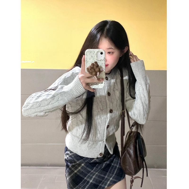 套裝女2023秋季新款學院風麻花毛衣針織開衫外套高腰顯瘦格紋短裙