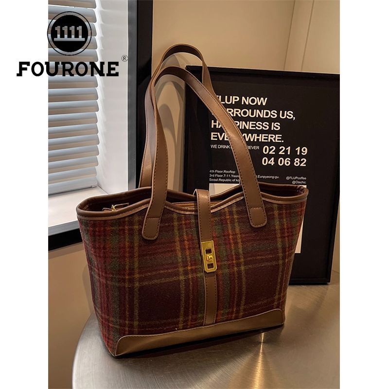 Large-capacity bag women's new fashion plaid striped shoulder underarm bag retro all-match tote bag