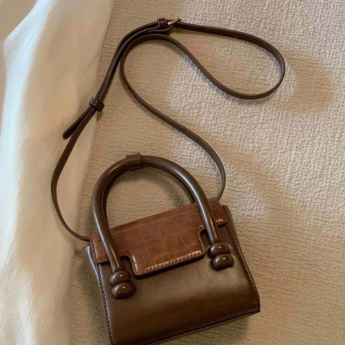 Galaxy Letter Hand-held Small Bag Women's 2024 New Autumn and Winter Super Hot Single Shoulder Crossbody Bag