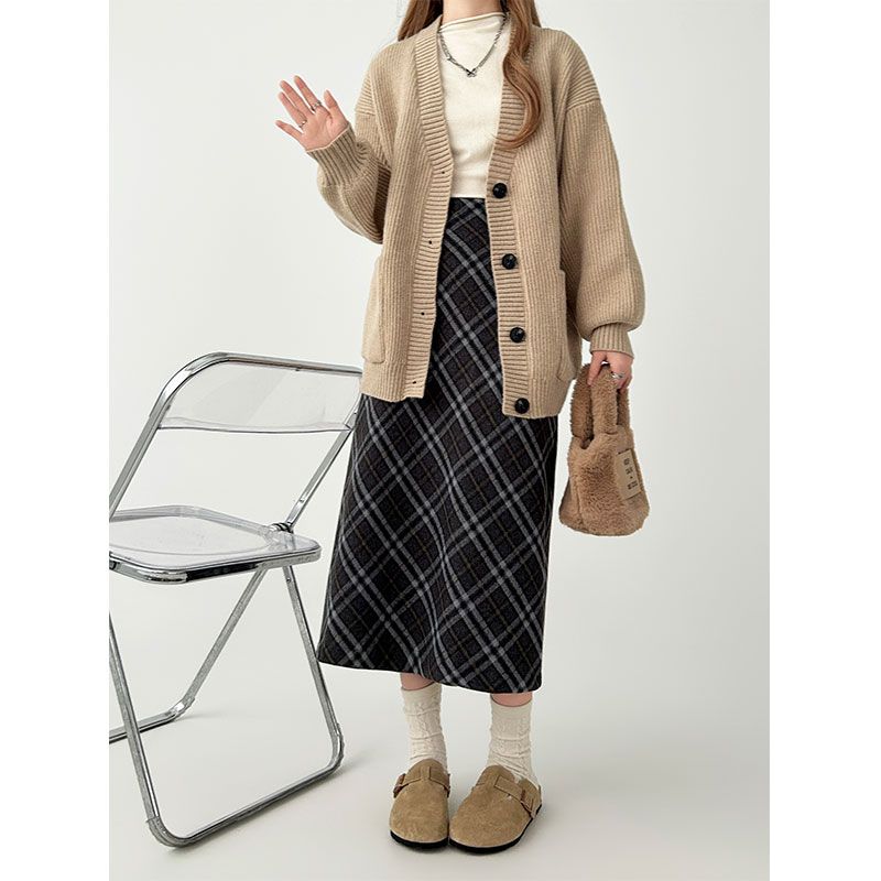 High-waisted retro woolen plaid long skirt for women 2023 new autumn style temperament plaid a-line long skirt