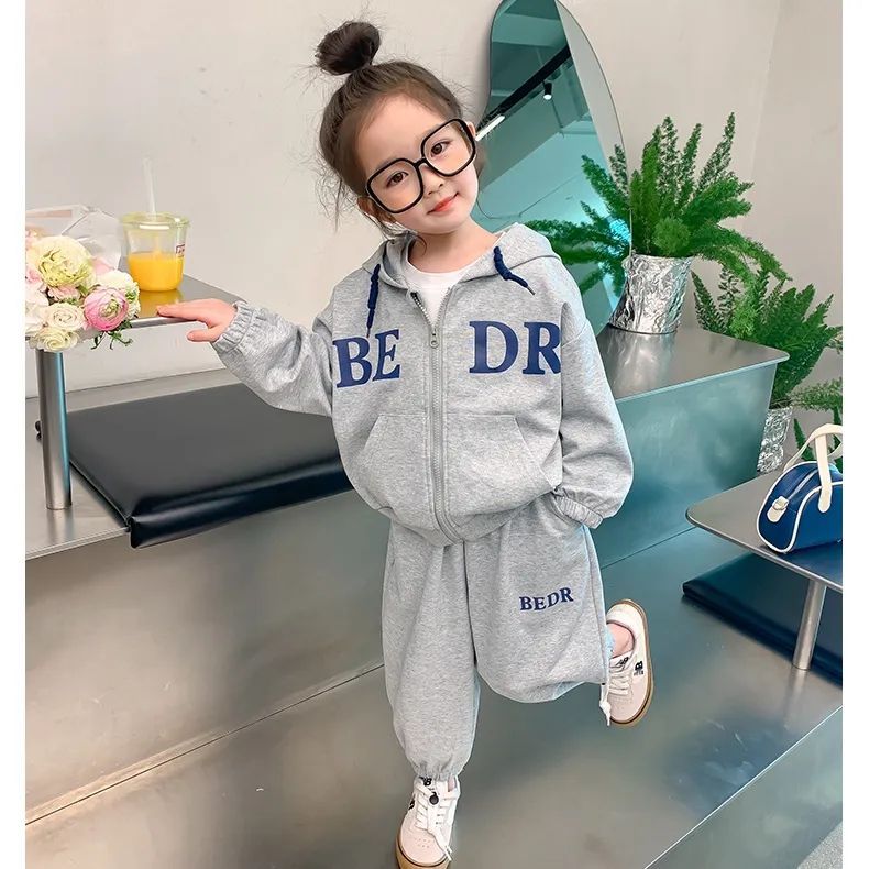 女童2023新款開衫連帽紫色衛衣秋季可愛女動漫字母兩件套中小童潮