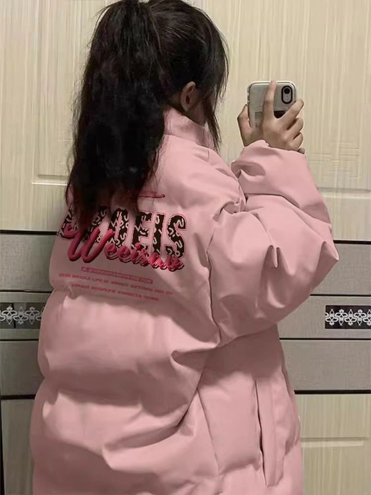 The upper body is not bloated. This year's popular PU leather winter cotton coat for female students is pink thickened warm cotton coat and jacket.