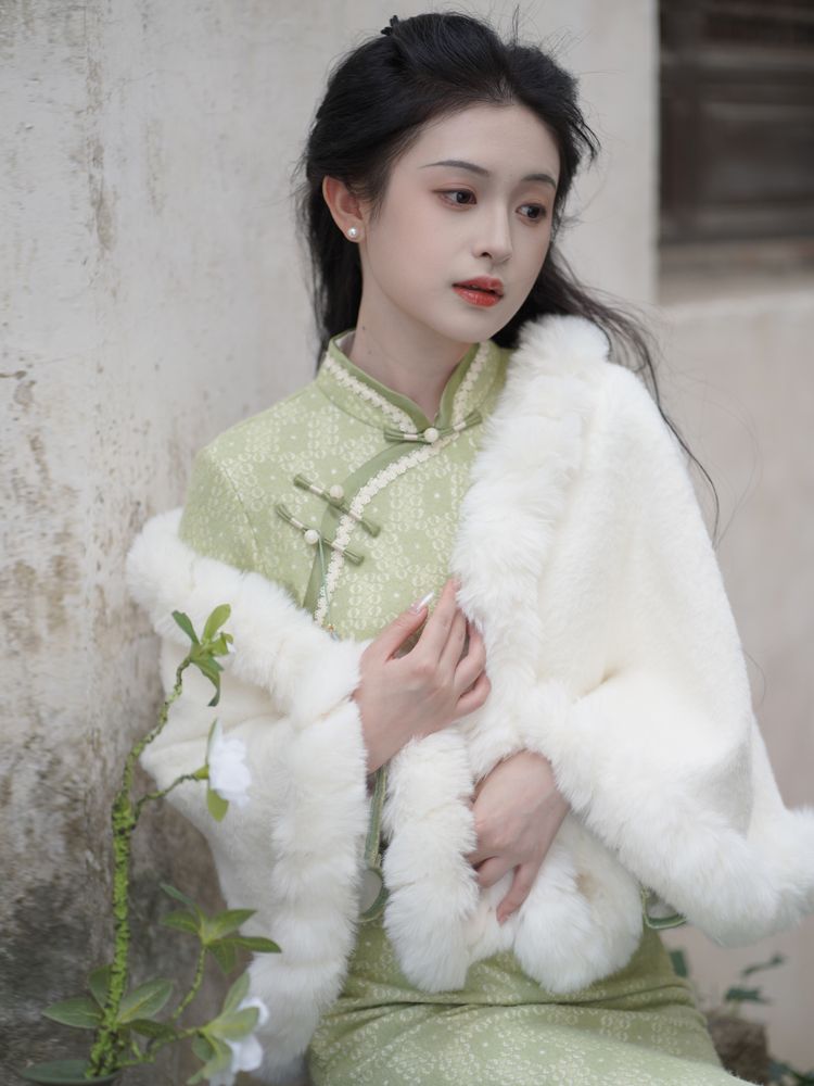  winter new thickened cloak shawl improved version of the Republic of China style high-end atmospheric warm plush collar outer wear