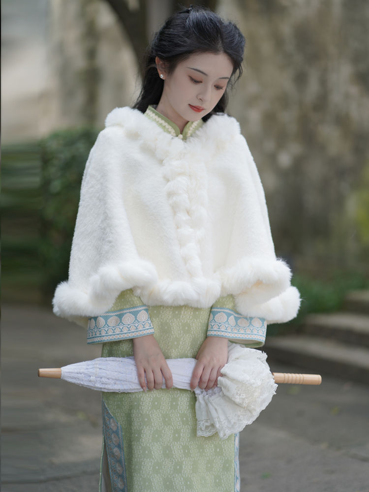  winter new thickened cloak shawl improved version of the Republic of China style high-end atmospheric warm plush collar outer wear