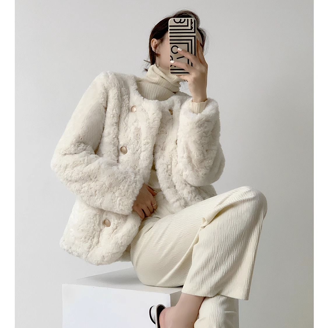 2023 autumn and winter new style small fragrant style lamb wool cotton coat for women white plush small loose thickened coat for women