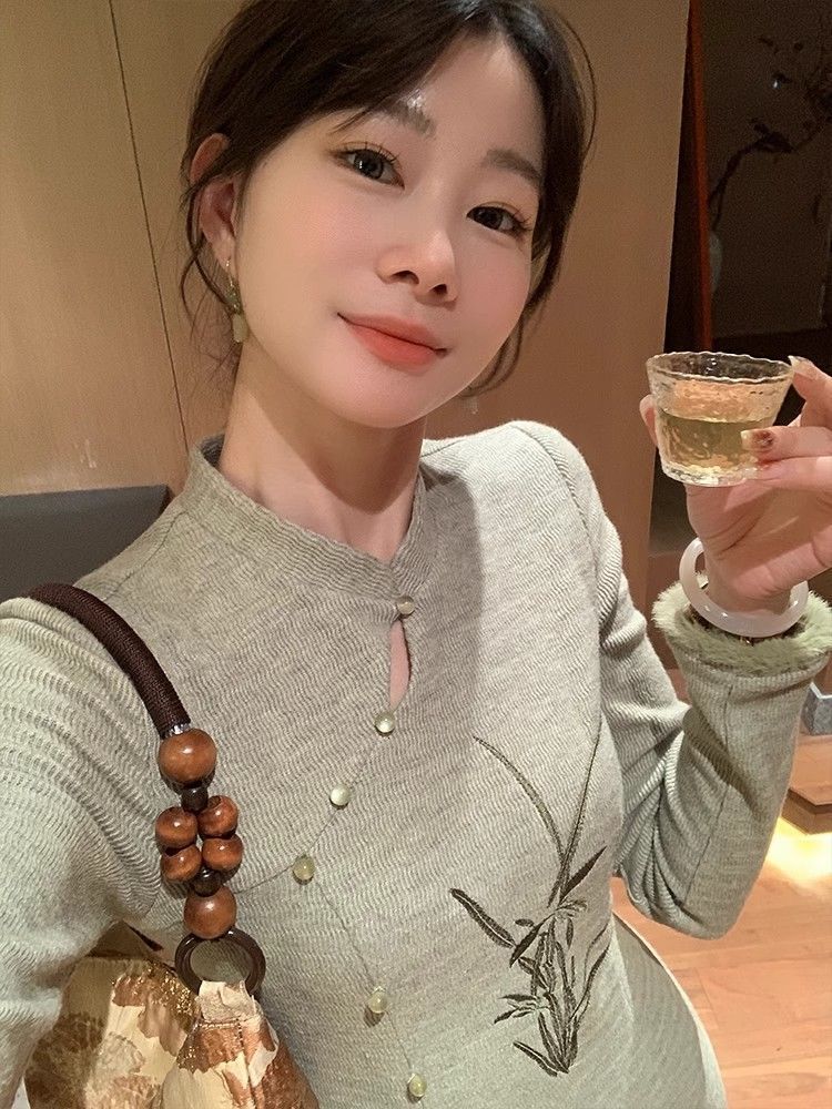 【茶色煙雨】新中式復古改良旗袍連衣裙女2023冬款氣質刺繡長裙子