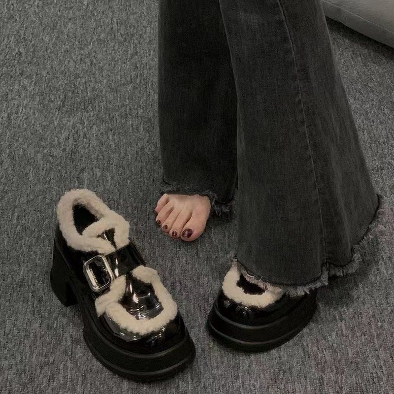 6cm thick heel increases height! 2023 new fashionable and versatile furry single shoes for small people thick sole plus velvet small leather shoes