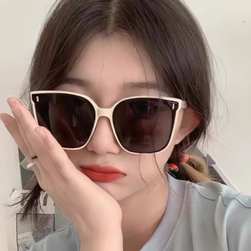 Internet celebrity new sunglasses, square, big face, slimming, beige sunglasses, women's style, high-end, seaside vacation sun protection
