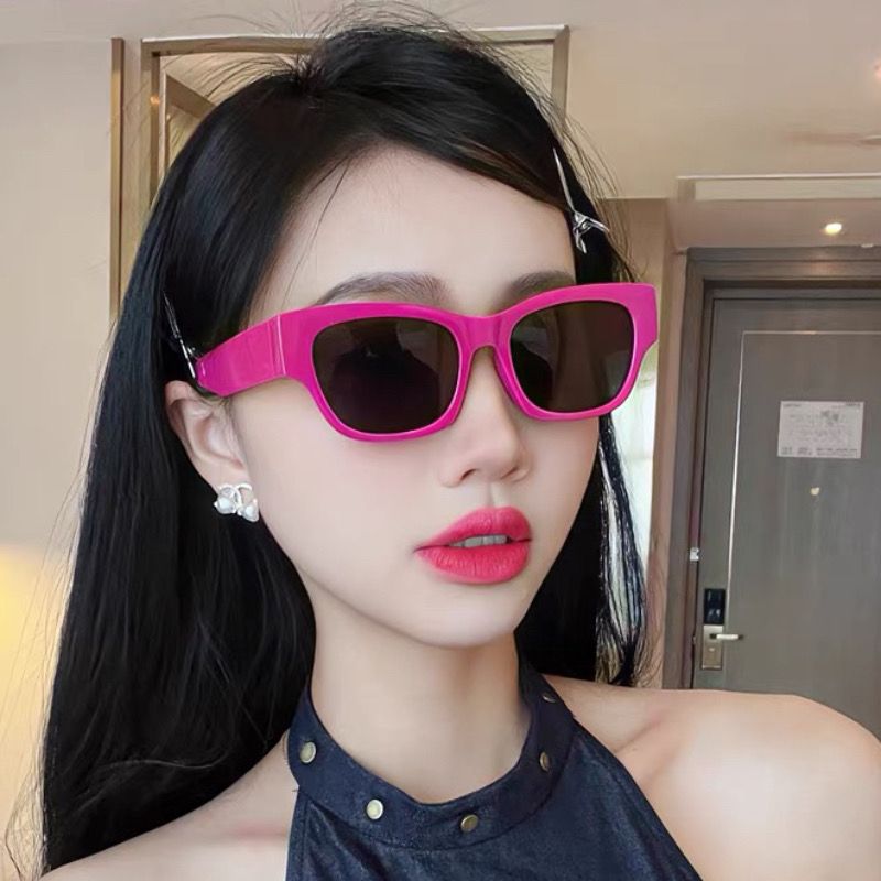 法式復古玫紅色小方框歐美高級網紅墨鏡女方圓臉顯瘦度假太陽眼鏡