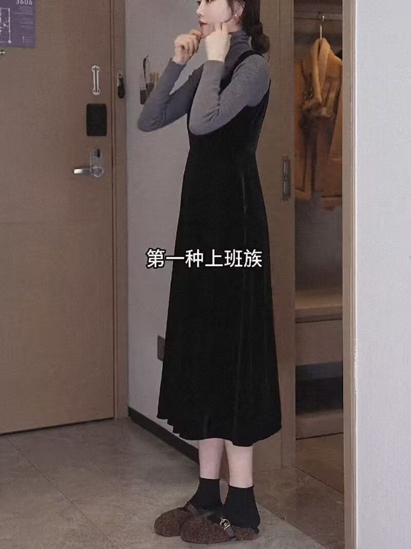 黑天鹅丝绒吊带连衣裙女秋冬款法式气质复古修身显瘦长裙