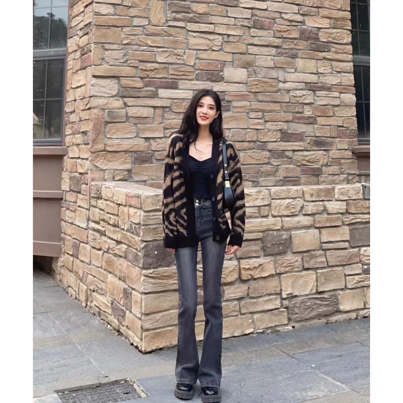 高腰微喇叭牛仔褲女秋冬季彈力馬蹄美式復古煙灰色修身高個子褲潮
