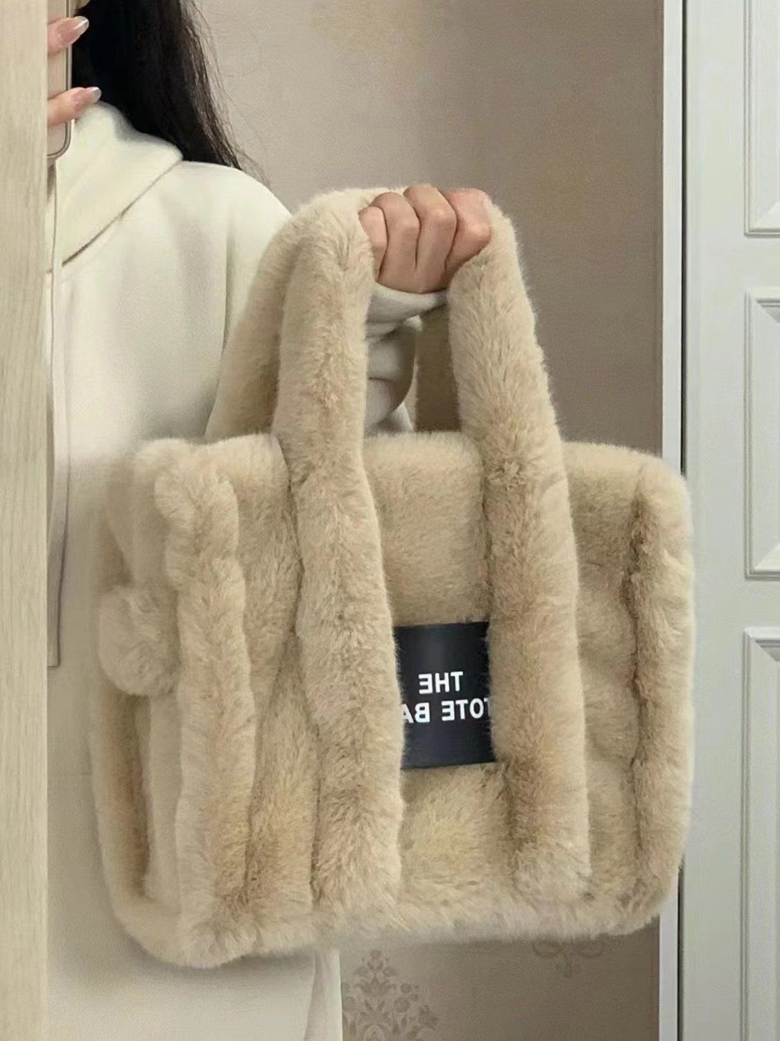 2023 Winter New Cute Furry Handbag Large Capacity Casual Versatile Shopping Commuting Crossbody Tote Plush Bag