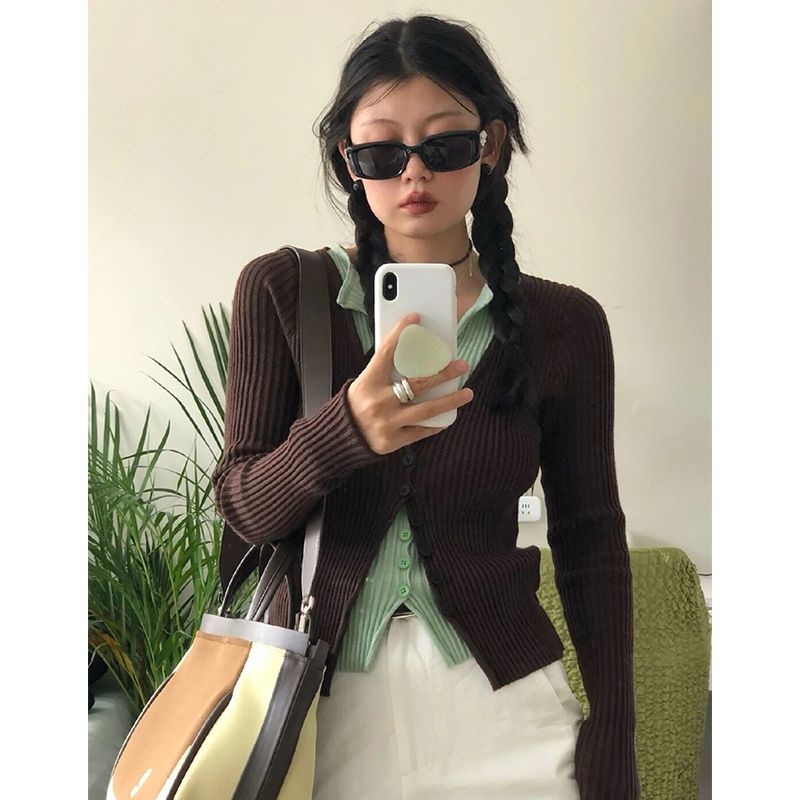 Retro contrasting fake two-piece pit striped sweater for women in early autumn, hot girl temperament, slim and slim outer wear cardigan top trendy