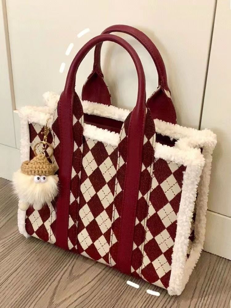 Red bag for women 2023 new autumn and winter large capacity high-end niche commuter portable bridal wedding bag crossbody bag