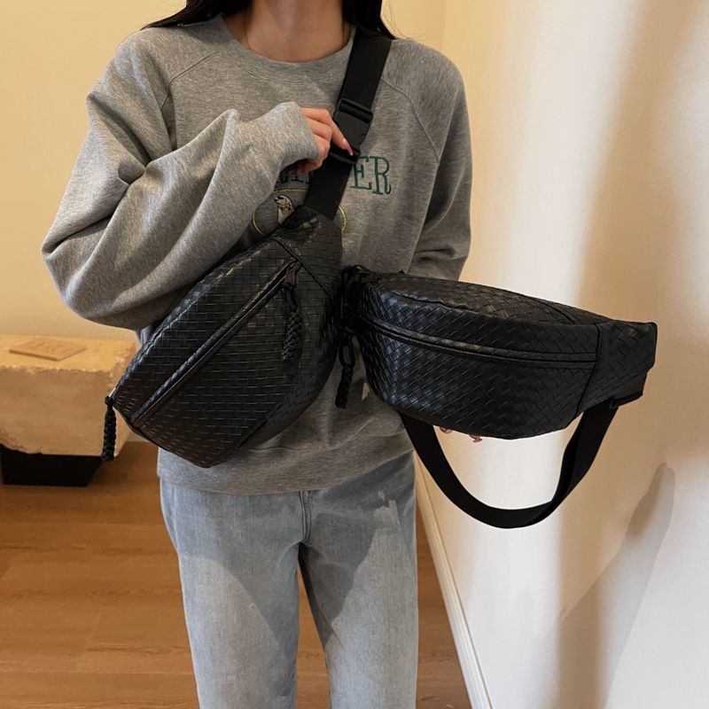 小包包女2023新款時尚編織胸包復古百搭單肩斜挎包時尚歐洲站女包