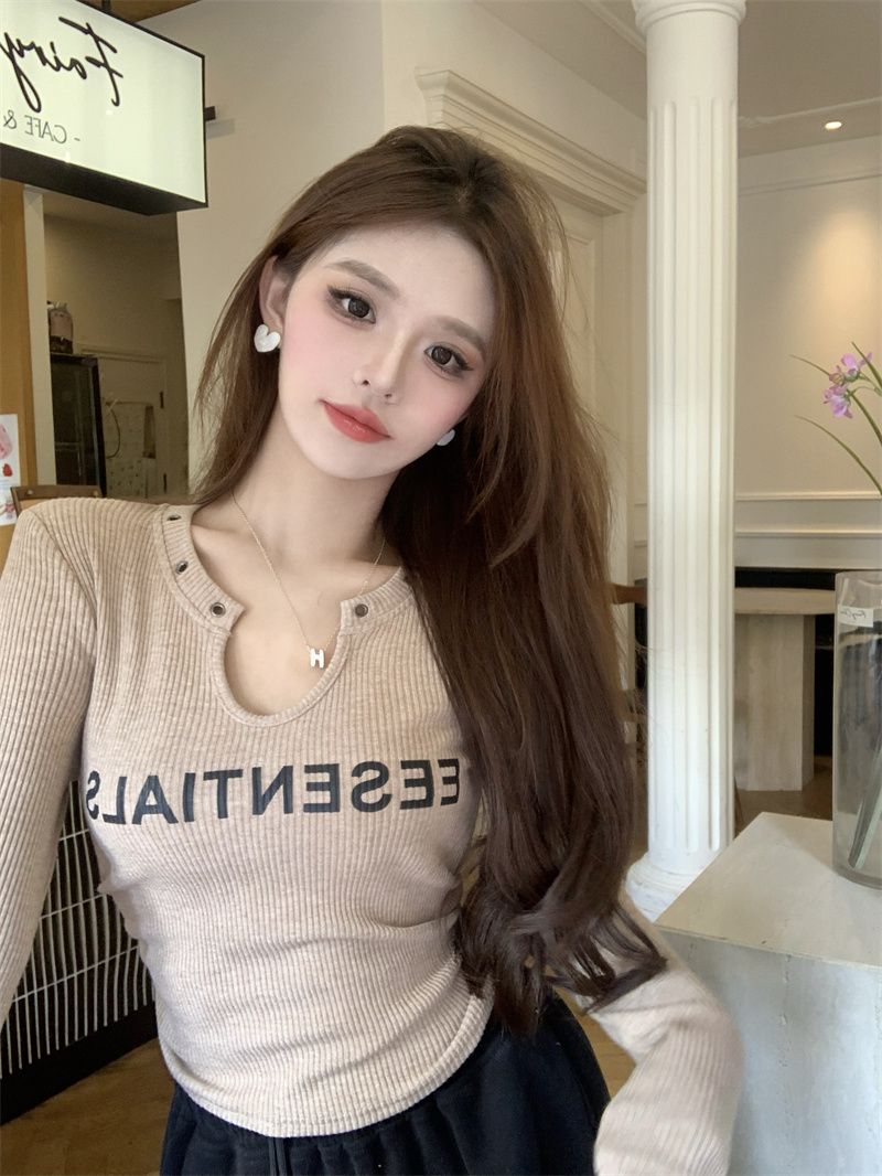 秋季洋氣別致甜辣短款v領小上衣抽褶收腰長袖字母印花針織打底衫
