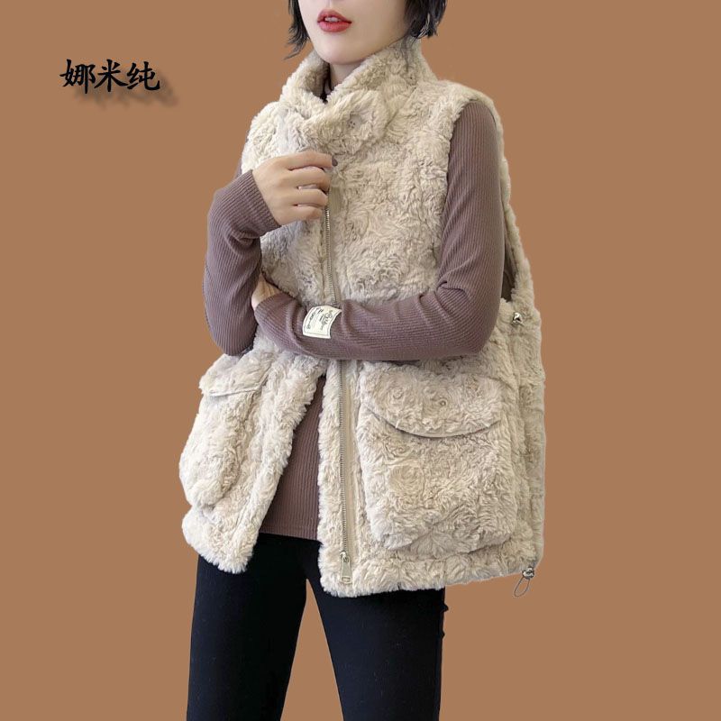 羊羔毛马甲女2023秋冬季新款皮毛一体大口袋毛绒纯色宽松坎肩外套