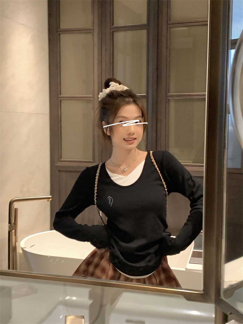 愛欲小香~假兩件V領長袖修身女內搭字母刺繡別致長袖上衣
