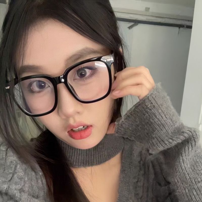 Winter style) black-framed internet celebrity plain-faced artifact glasses, Korean style trendy blue light myopia plain glasses, can be equipped with prescription radiation protection