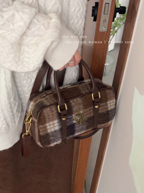 Wool Plaid Bowling Bag Women's Autumn and Winter 2023 New Single Shoulder Crossbody Bag Versatile Retro Handheld Small Square Bag