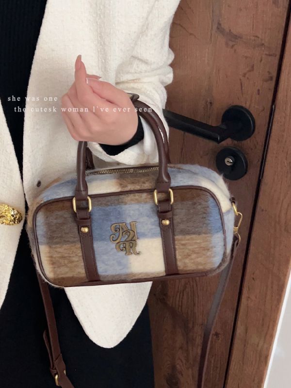 Wool Plaid Bowling Bag Women's Autumn and Winter 2023 New Single Shoulder Crossbody Bag Versatile Retro Handheld Small Square Bag