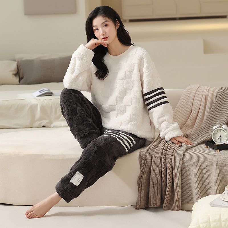 高顏值年輕睡衣女士寬鬆簡約外穿秋冬款珊瑚絨加絨加厚保暖法蘭絨