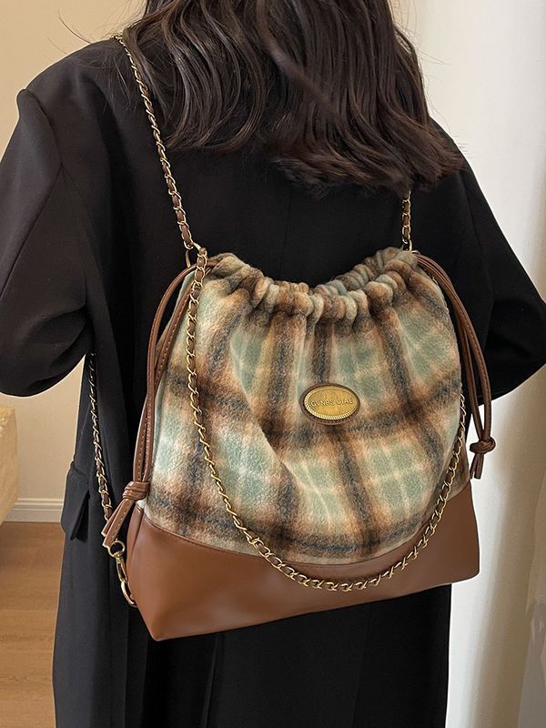 Large capacity bag 2023 new chain backpack women's bucket bag niche design casual versatile outing backpack