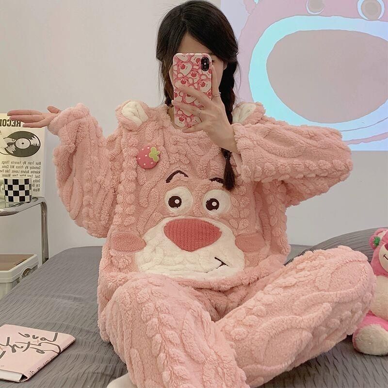 2023年新款睡衣女冬季珊瑚絨可愛草莓熊粉色加厚法蘭絨家居服套裝
