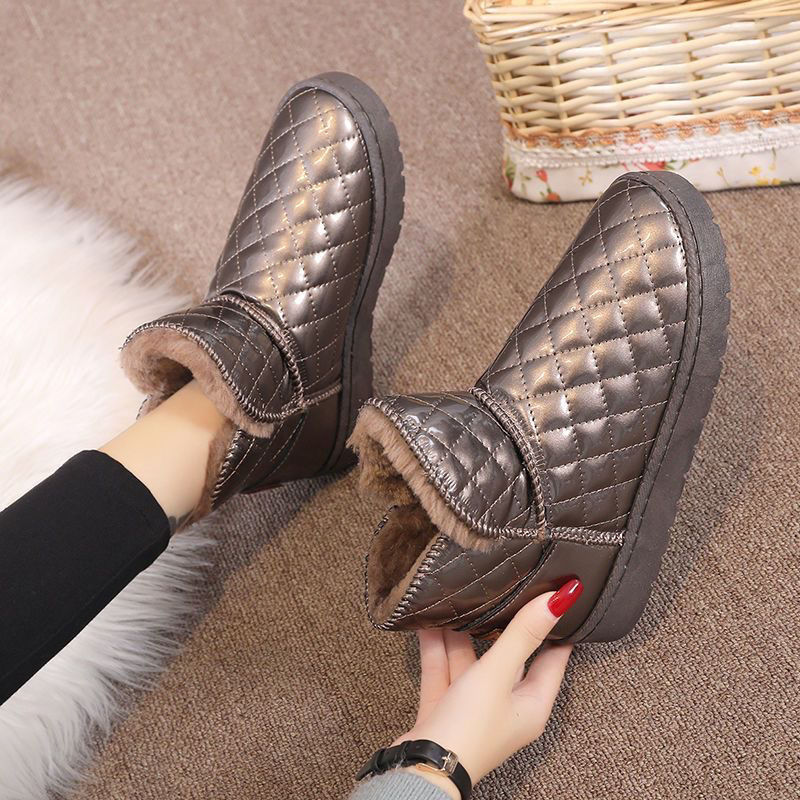 皮面雪地靴女年冬季新款网红短筒百搭加厚绒保暖防水防滑棉鞋