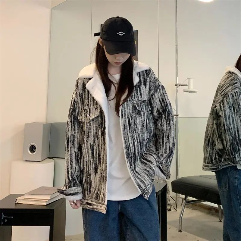 Lamb wool thickened cotton jacket for women in autumn and winter new Korean style loose student retro Hong Kong style velvet thickened denim jacket